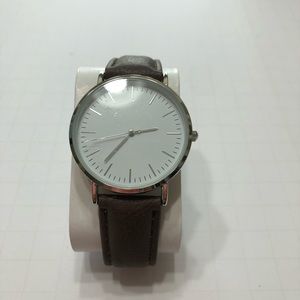 Men’s Brown silver watch analog. 
Needs battery,  new without box, length 10”